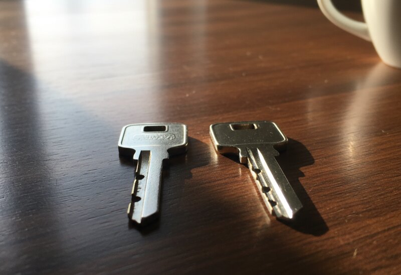 Сломанный ключ — обломок застрял в замочной скважине